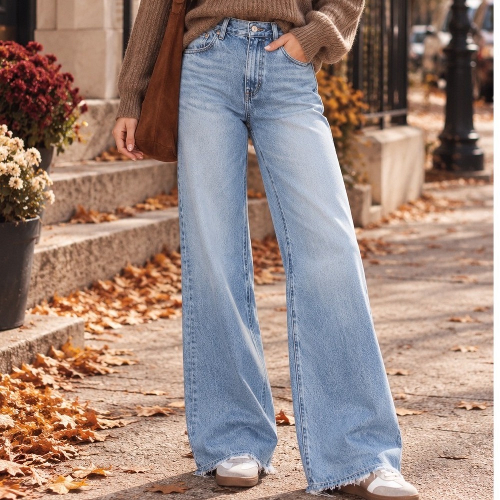 AG Jeans Adria Low-Rise Wide Leg Light Wash Raw Hem Italian Denim Size 26 Tall
